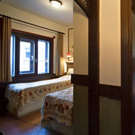Hotel Empress Zoe 4*