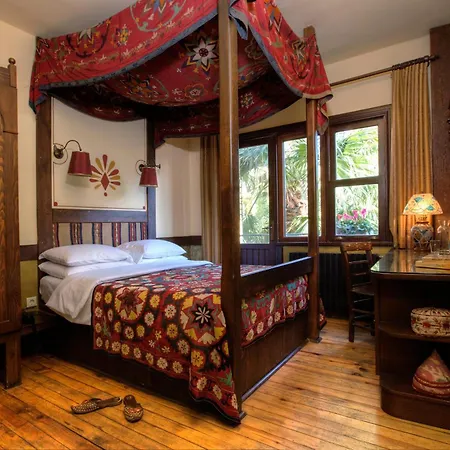 Hotel Empress Zoe 4*