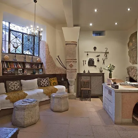 Hotel Empress Zoe 4*