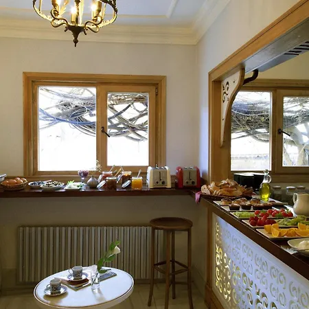 إمبريس زوي 4*