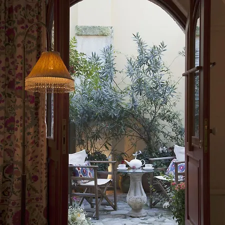 Hotel Empress Zoe