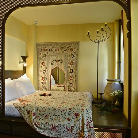 Szálloda Empress Zoe 4*