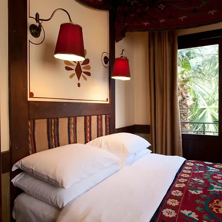 Hotel Empress Zoe 4*