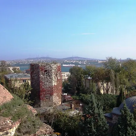 Hotel Empress Zoe 4*